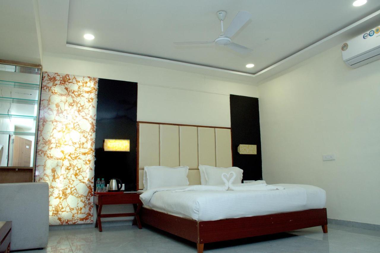 Santu Basil - An Eco Resort Bhavnagar Habitación foto
